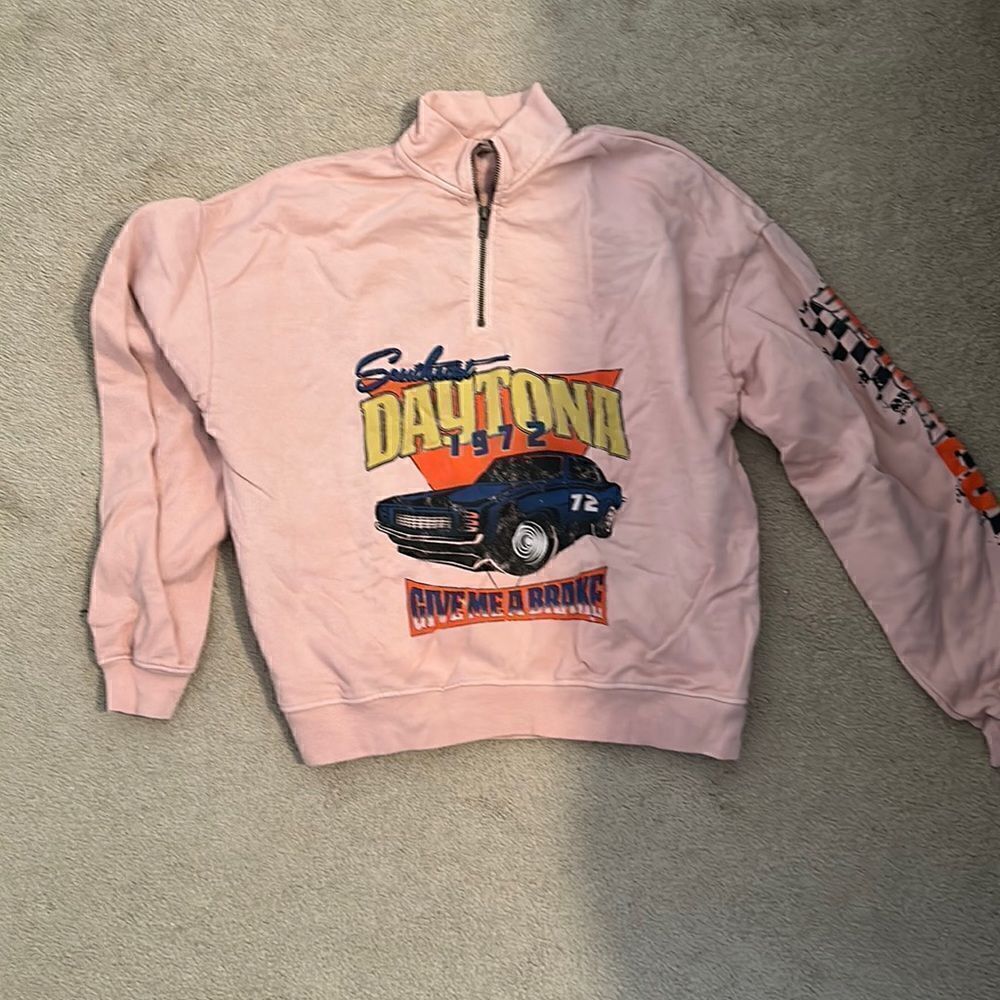 New Urban Outfitters 1/4 Zip Pink Sweatshirt fits like small